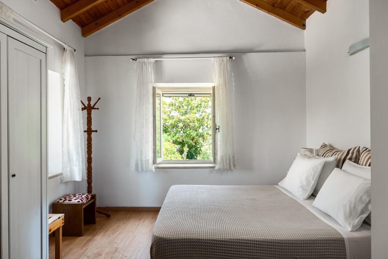 Traditional Rustic Maisonette By Konnect Agios Ioannis Peristerion Exterior foto